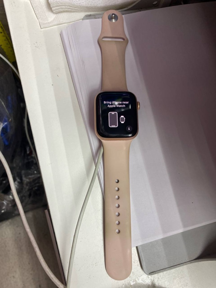 Часы Apple Watch SE
