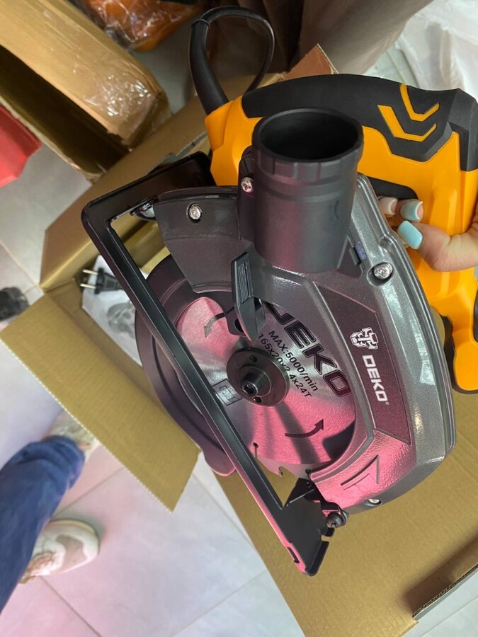 Дисковая пила DEKO DSCS1500-160 1500Вт, 165 мм